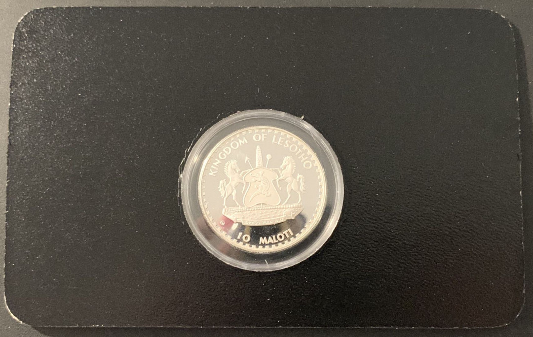 紫瑗钱币—微拍第68期  莱索托 1982年 西班牙世界杯 守门 10马洛蒂  23.33克 0.925银 精制 德国原装卡