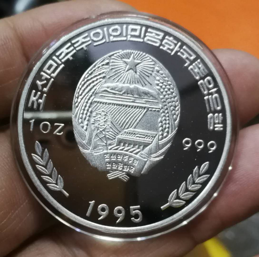 北京马甸外币专卖拍卖第八期，陆续上新，欢迎关注 1995年朝鲜发行美国亚特兰大马术精制银币，重1盎司，999银，品相如图