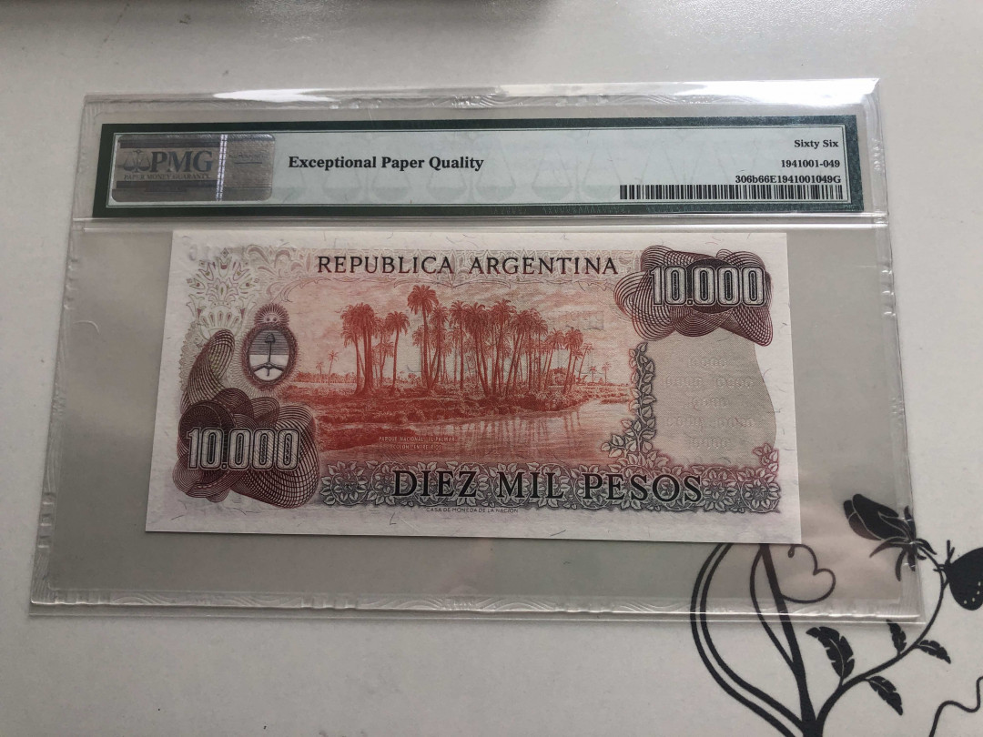 【收藏联盟】第141期拍卖——奥斯陆大学的英杰（共50拍） 【冠军分】阿根廷 1976-83年 1万比索 PMG66EPQ （壳子有一条较重划痕）