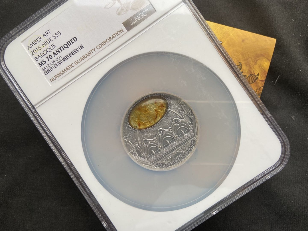 【币观天下】第109期钱币拍卖 【纽埃】2016年镶嵌琥珀教堂【ngc70】
