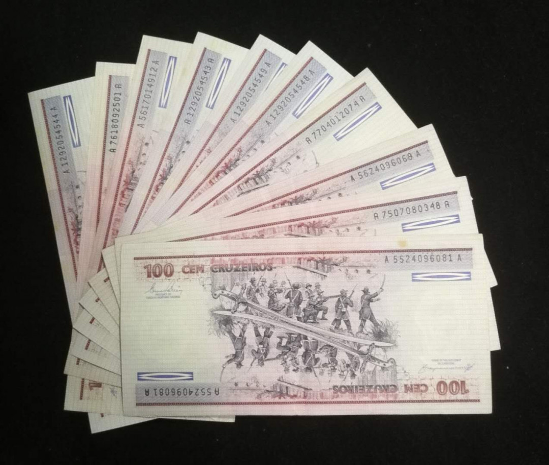 北京马甸外币专卖拍卖第九期，纸币专场，陆续上新欢迎关注 巴西100元纸币10张，品相如图七八品左右