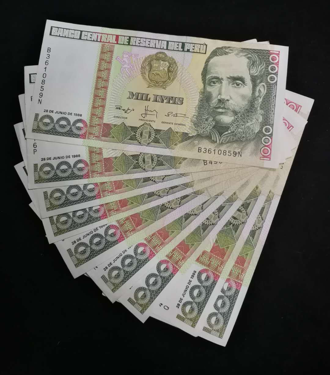 北京马甸外币专卖拍卖第九期，纸币专场，陆续上新欢迎关注 秘鲁1000元纸币10张，品相如图八至十品