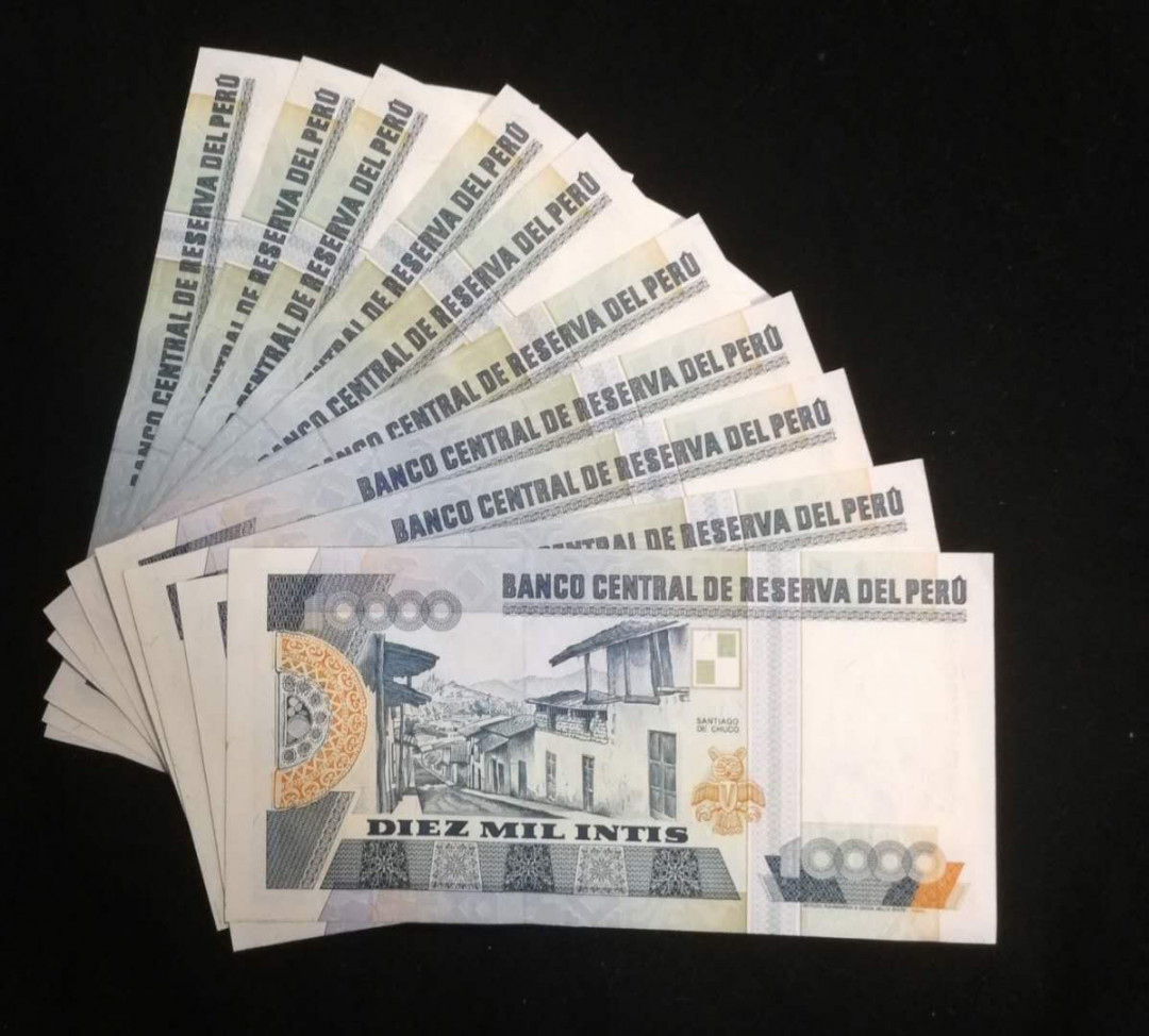北京马甸外币专卖拍卖第九期，纸币专场，陆续上新欢迎关注 秘鲁10000元纸币，品相如图全新