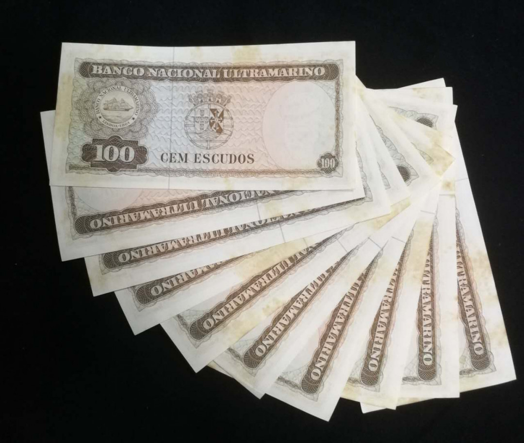 北京马甸外币专卖拍卖第九期，纸币专场，陆续上新欢迎关注 东帝汶100元纸币10张，品相如图全新但有黄斑