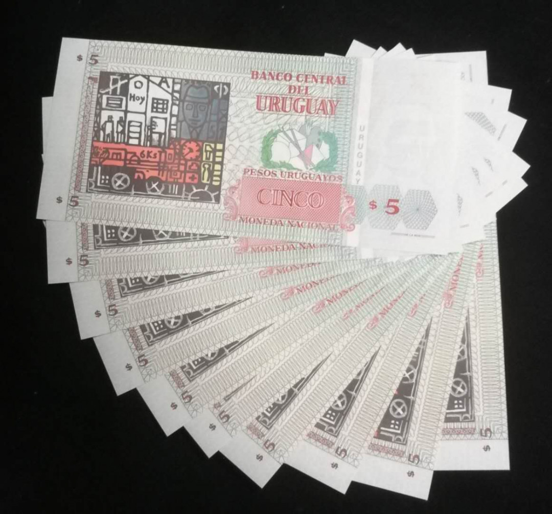 北京马甸外币专卖拍卖第九期，纸币专场，陆续上新欢迎关注 乌拉圭纸币10张，品相如图全新