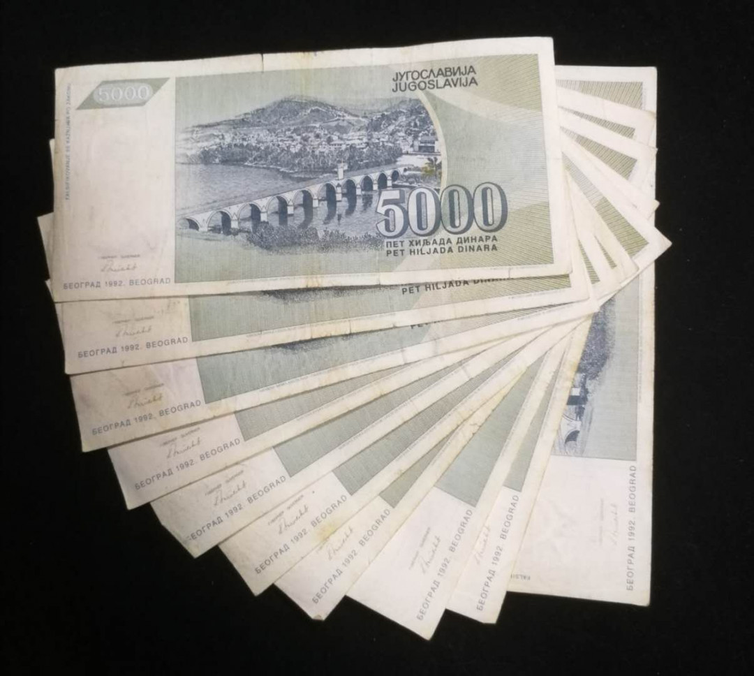 北京马甸外币专卖拍卖第九期，纸币专场，陆续上新欢迎关注 南斯拉夫旧纸币10张，品相如图，约五品左右