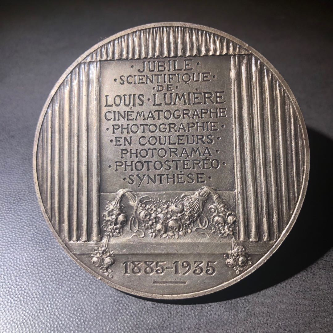 新艺术名家拍卖会 庆祝路易斯当选电影，摄影协会主席