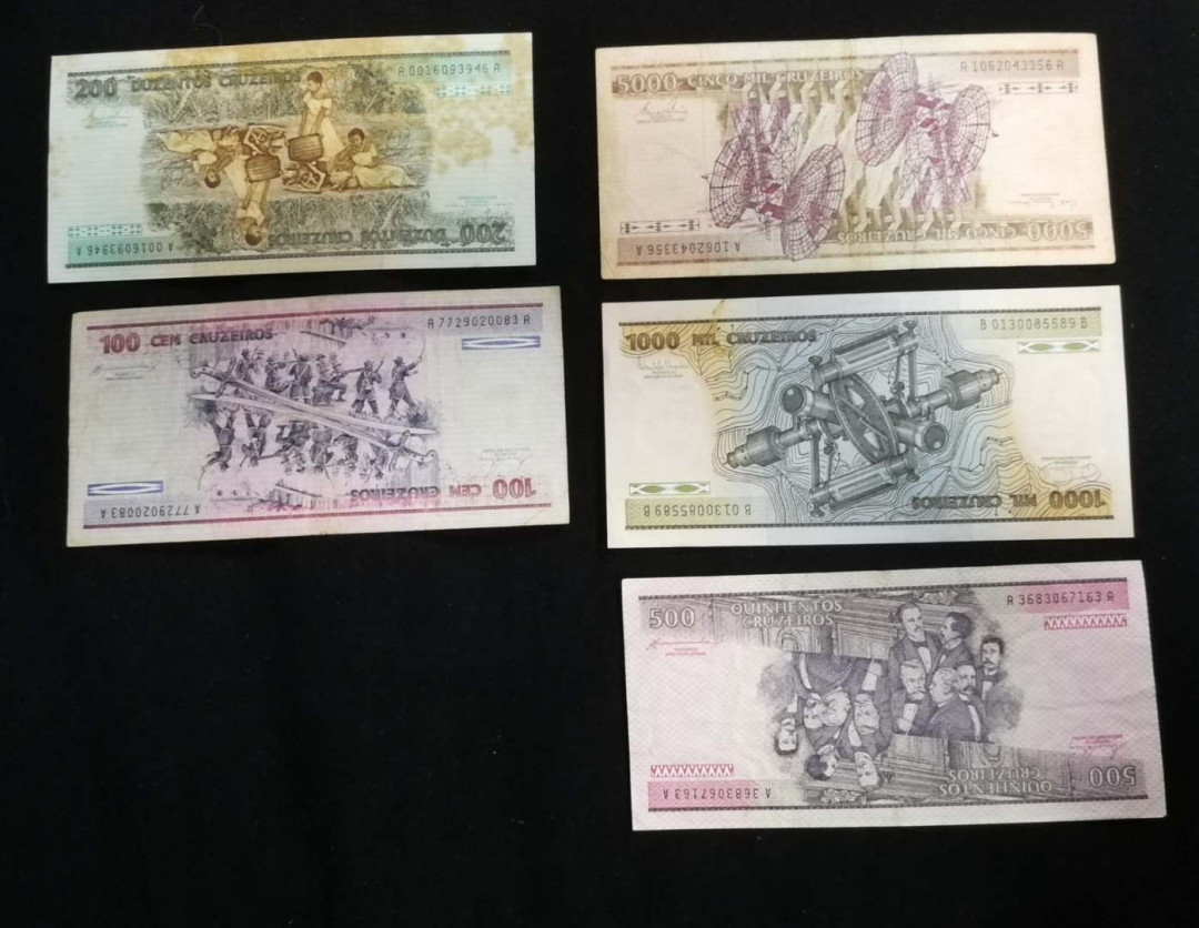北京马甸外币专卖拍卖第九期，纸币专场，陆续上新欢迎关注 巴西颠倒人头版旧纸币5枚/套，品相如图非全新，约五品左右