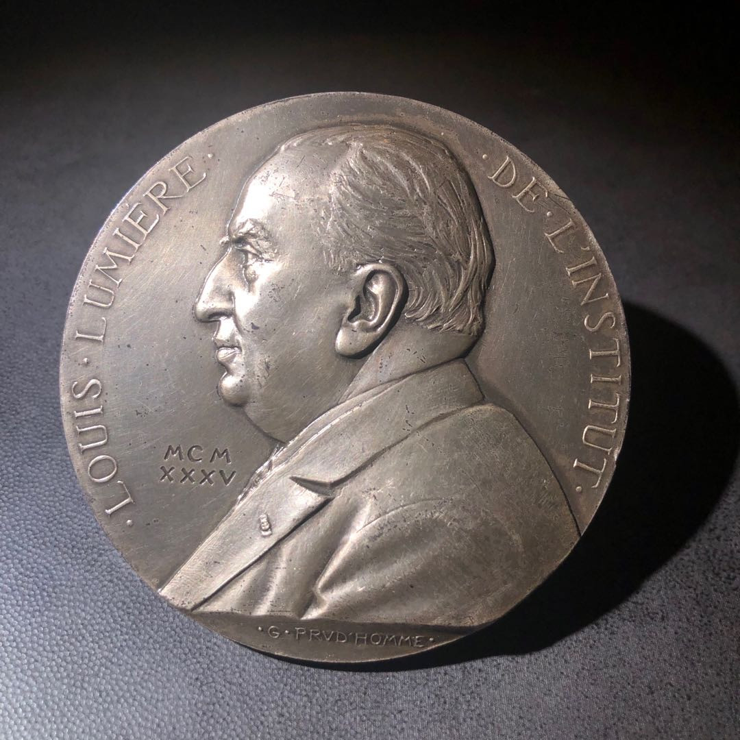 新艺术名家拍卖会 庆祝路易斯当选电影，摄影协会主席