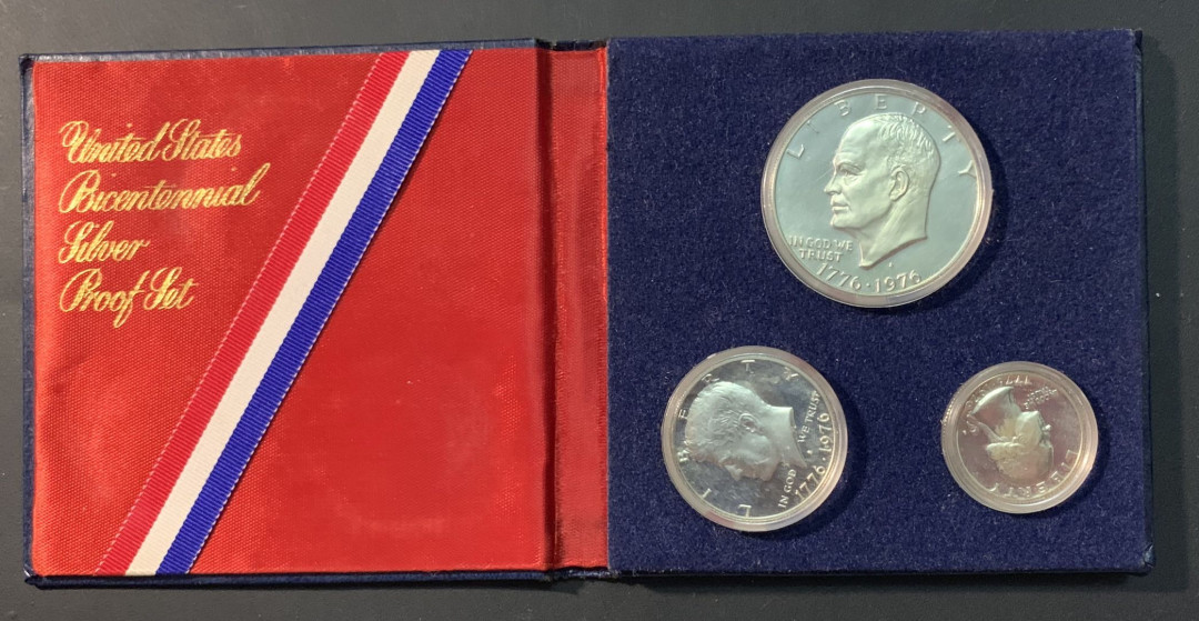 紫瑗钱币—微拍第71期  美国 1976年 建国 200周年 25 50美分 1元 3枚一套 共41.75克 0.4银 精制 原盒