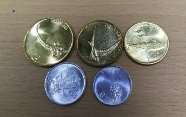 北京马甸外币专卖拍卖第十期，非贵金属硬币专场，陆续上新敬请关注 斯洛文尼亚流通币5枚/套，品相如图