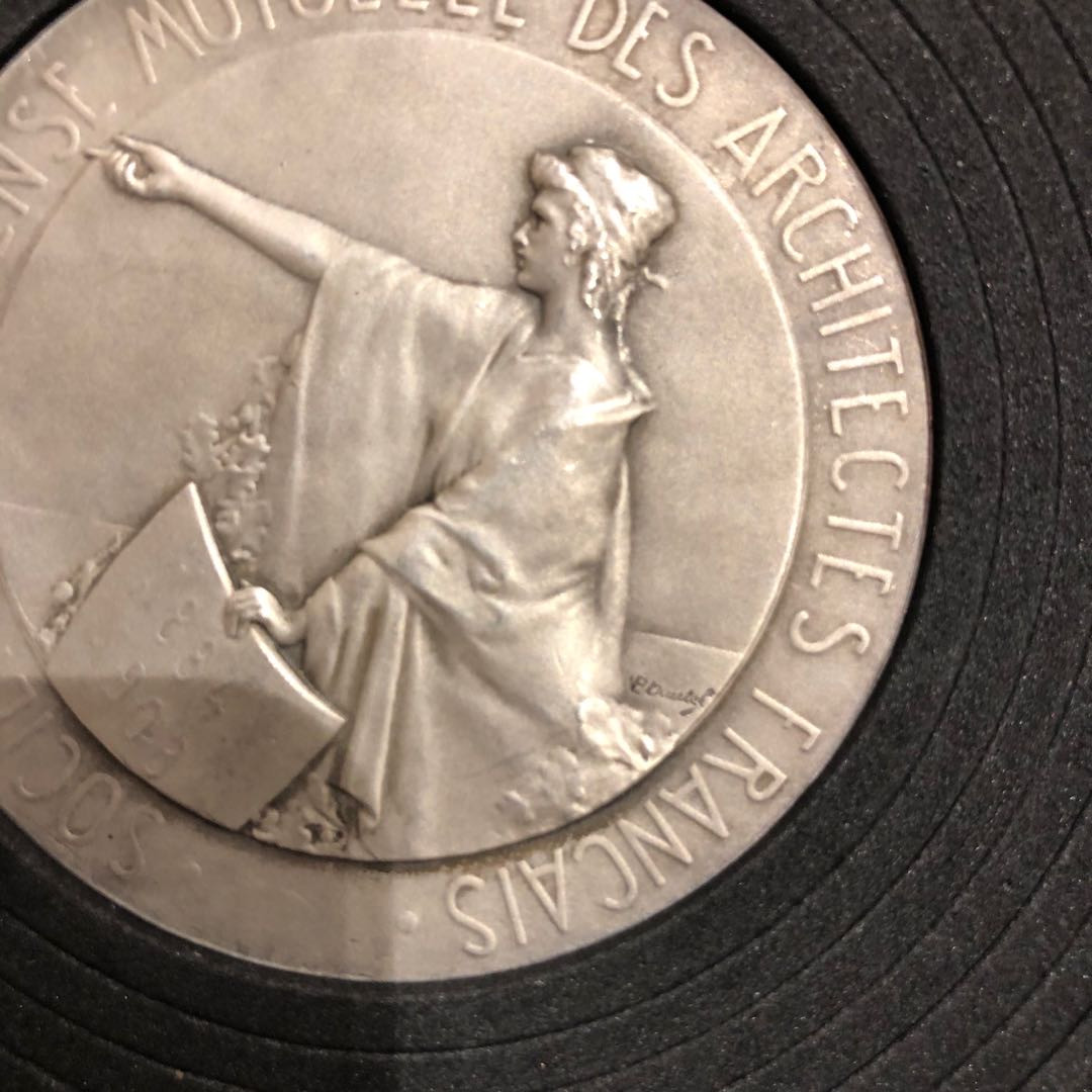 新艺术名家周末拍卖会 法国建筑保护协会银章