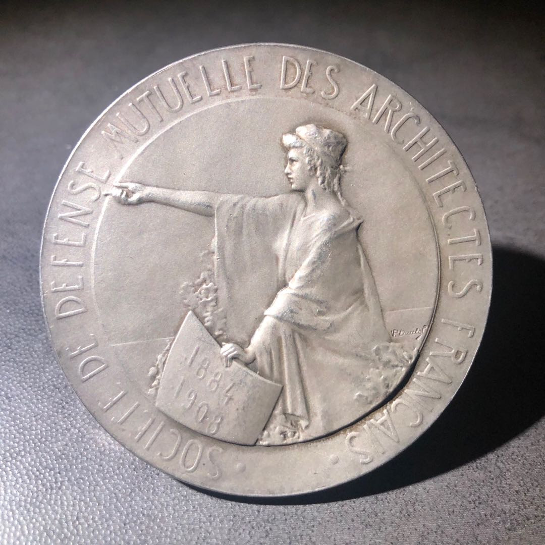 新艺术名家周末拍卖会 法国建筑保护协会银章