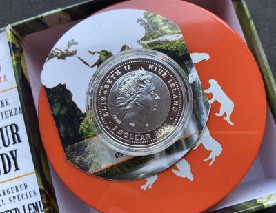 【随心拍&Getcoins】现代钱币第五十四期拍卖 【纽埃】纽埃2014年1元，世界濒危珍稀动物系列(7)红领狐猴，UV数字亮光高清彩色 镶嵌施华洛世奇红宝石 精制银币