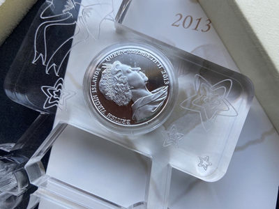 【随心拍&Getcoins】现代钱币第五十四期拍卖 【维京群岛】维京群岛2013年5元，“爱你一生(2013)手心里的天使宝贝”婴儿降临，精制纪念银币