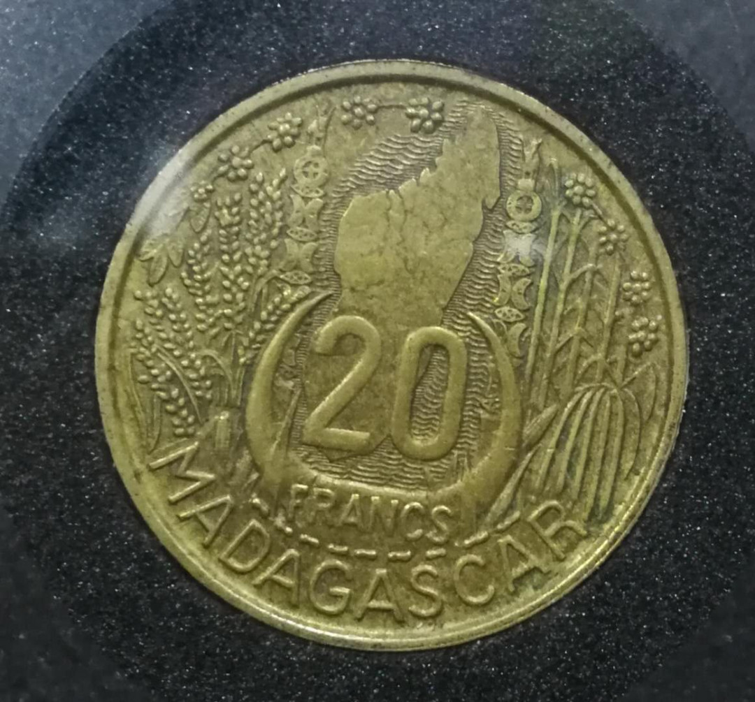 北京马甸外币专卖拍卖第十期，非贵金属硬币专场，陆续上新敬请关注 1953年法属马达加斯加20法郎银币（地图币），品相如图