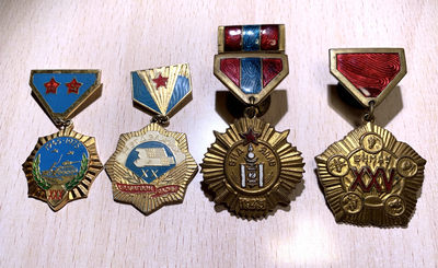 大猫徽章拍卖118期 - 蒙古军事奖章一组