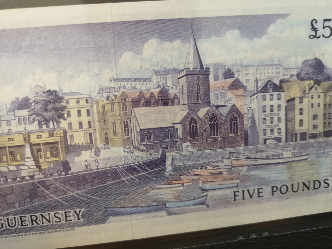 《外钞收藏家》第八十期拍卖 根西5镑 三大真彩背之一 必入品种 pmg65