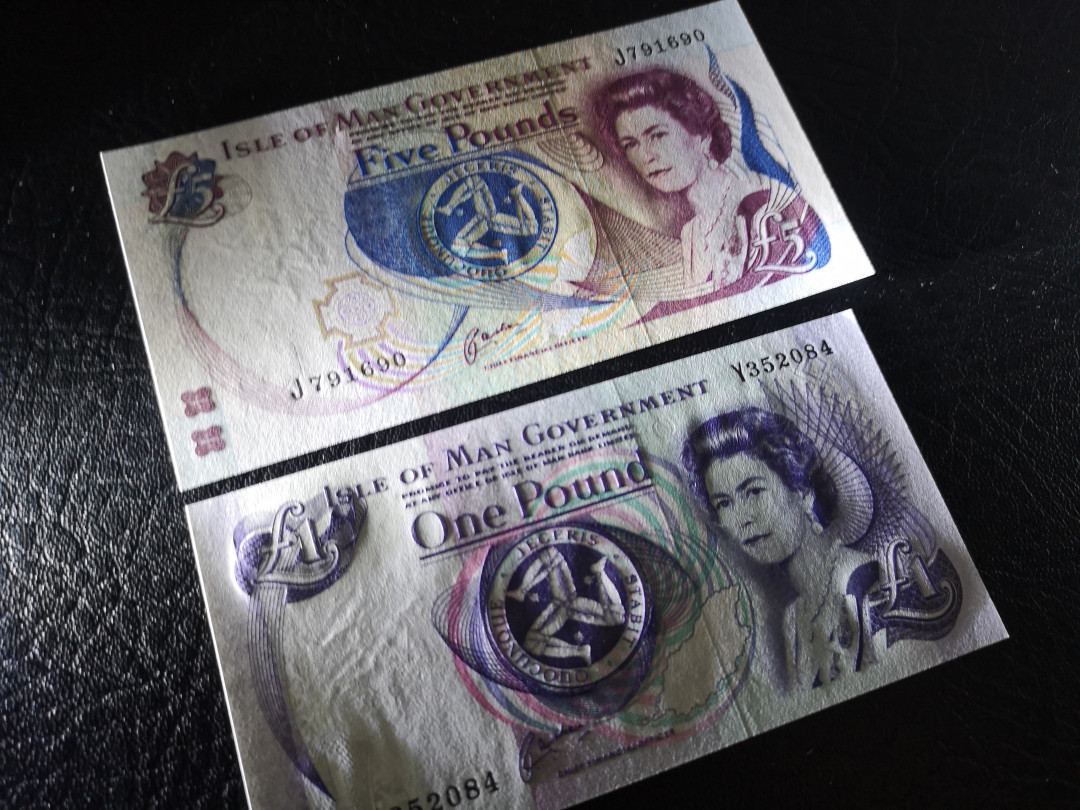 《外钞收藏家》第八十期拍卖 马恩1、5镑 两张 全新unc