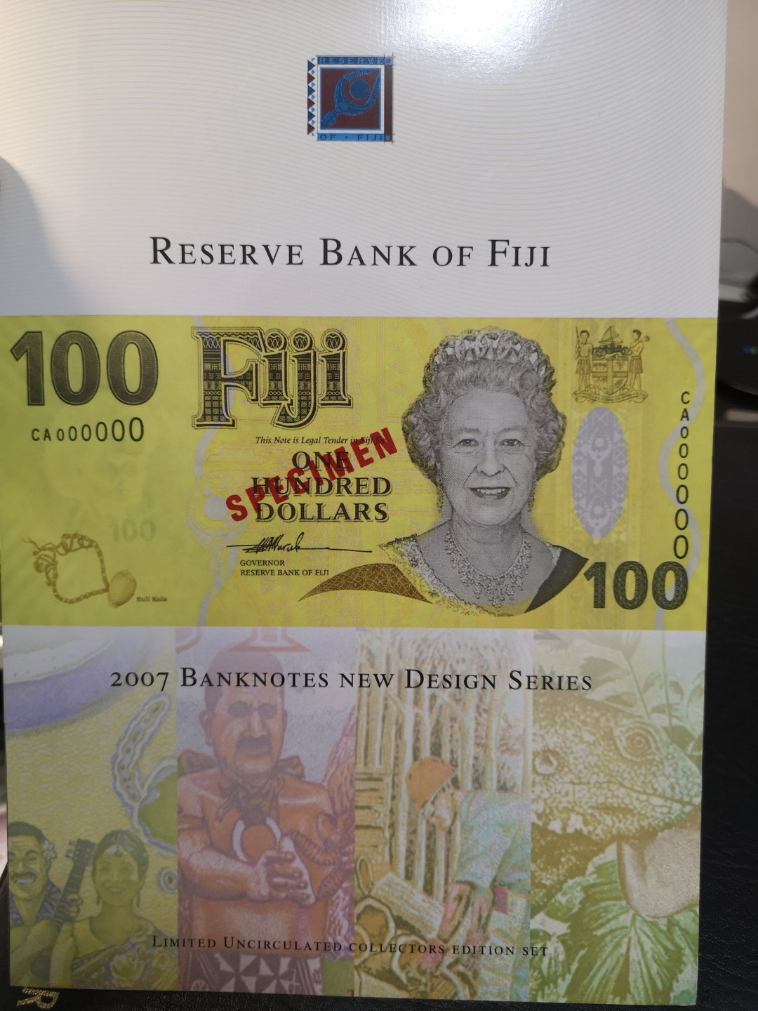 《外钞收藏家》第八十期拍卖 斐济女王钞 1523号全同号 带册子 全新绝品