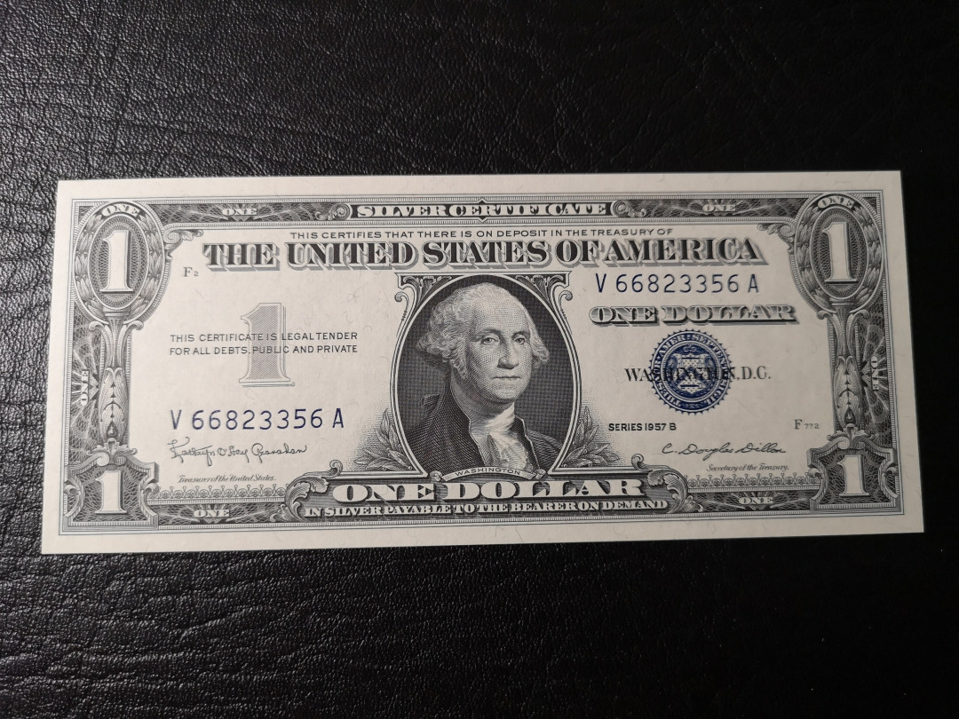《外钞收藏家》第八十期拍卖 1957年蓝库印1美元  全新unc