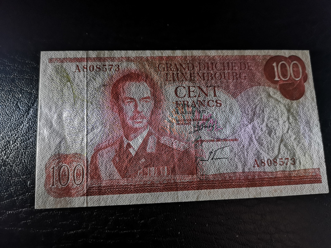 《外钞收藏家》第八十期拍卖 1970年卢森堡100精美的设计 仔细检查为au 有折请看测光图