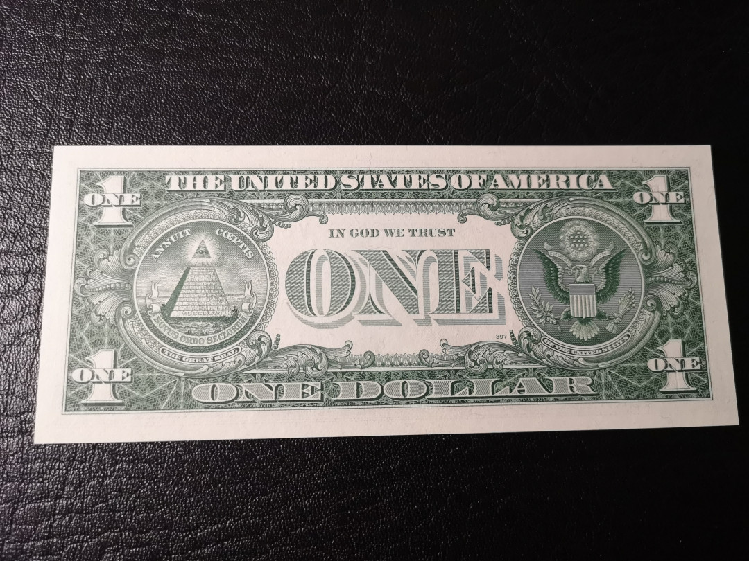 《外钞收藏家》第八十期拍卖 1957年蓝库印1美元  全新unc