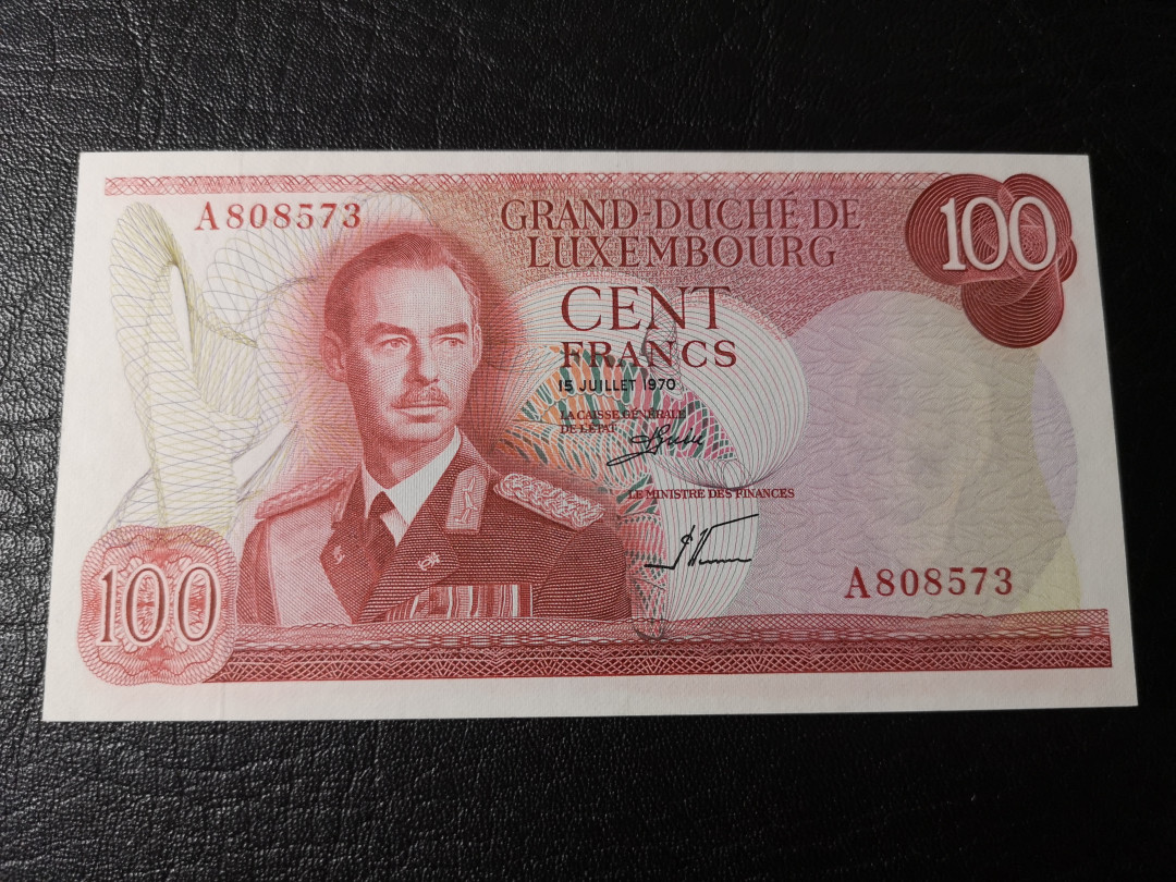 《外钞收藏家》第八十期拍卖 1970年卢森堡100精美的设计 仔细检查为au 有折请看测光图