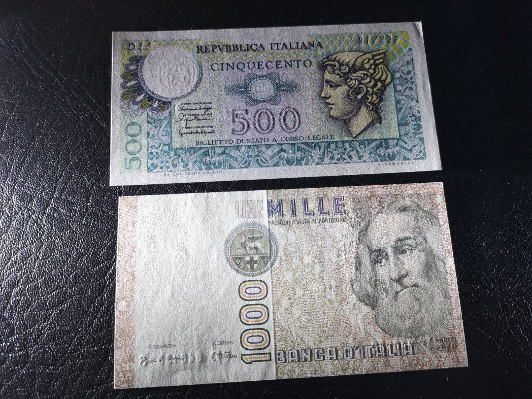 《外钞收藏家》第八十期拍卖 意大利500、100两张小面额  全新unc