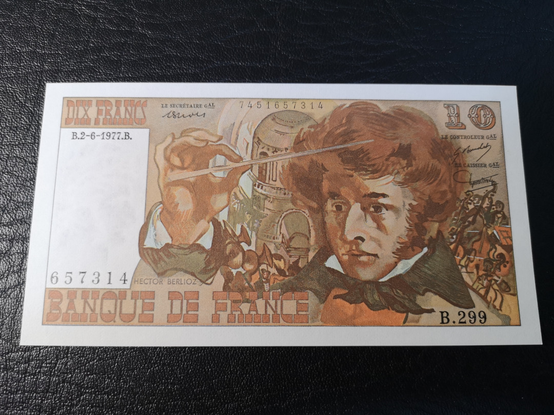 《外钞收藏家》第八十期拍卖 法国1977年10法郎 帅气油画风人物 全新unc 常见点钞痕