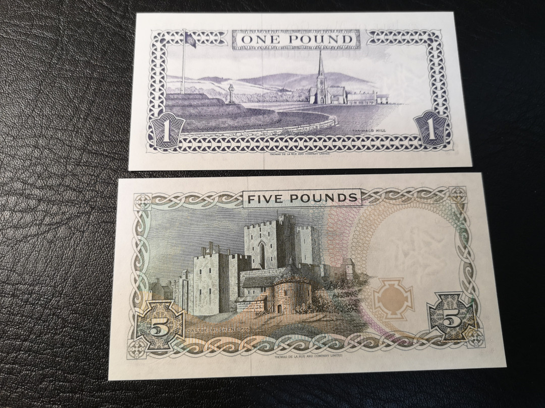《外钞收藏家》第八十期拍卖 马恩1、5镑 两张 全新unc