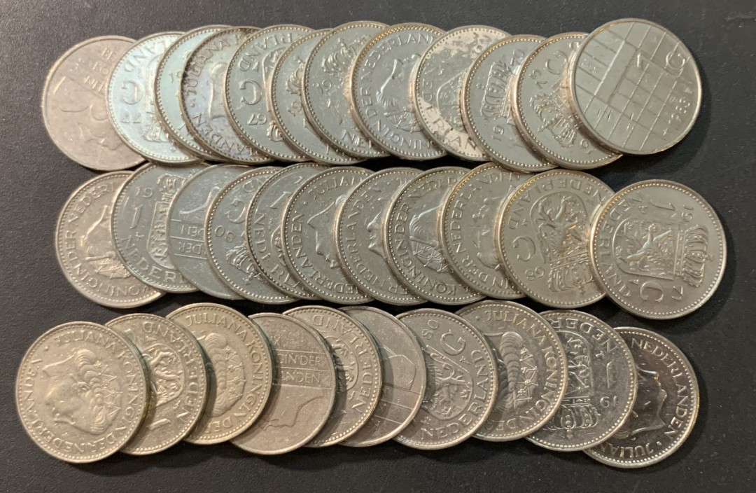 紫瑗钱币—微拍第73期  荷兰 流通币 1盾 一组33枚 两个头像