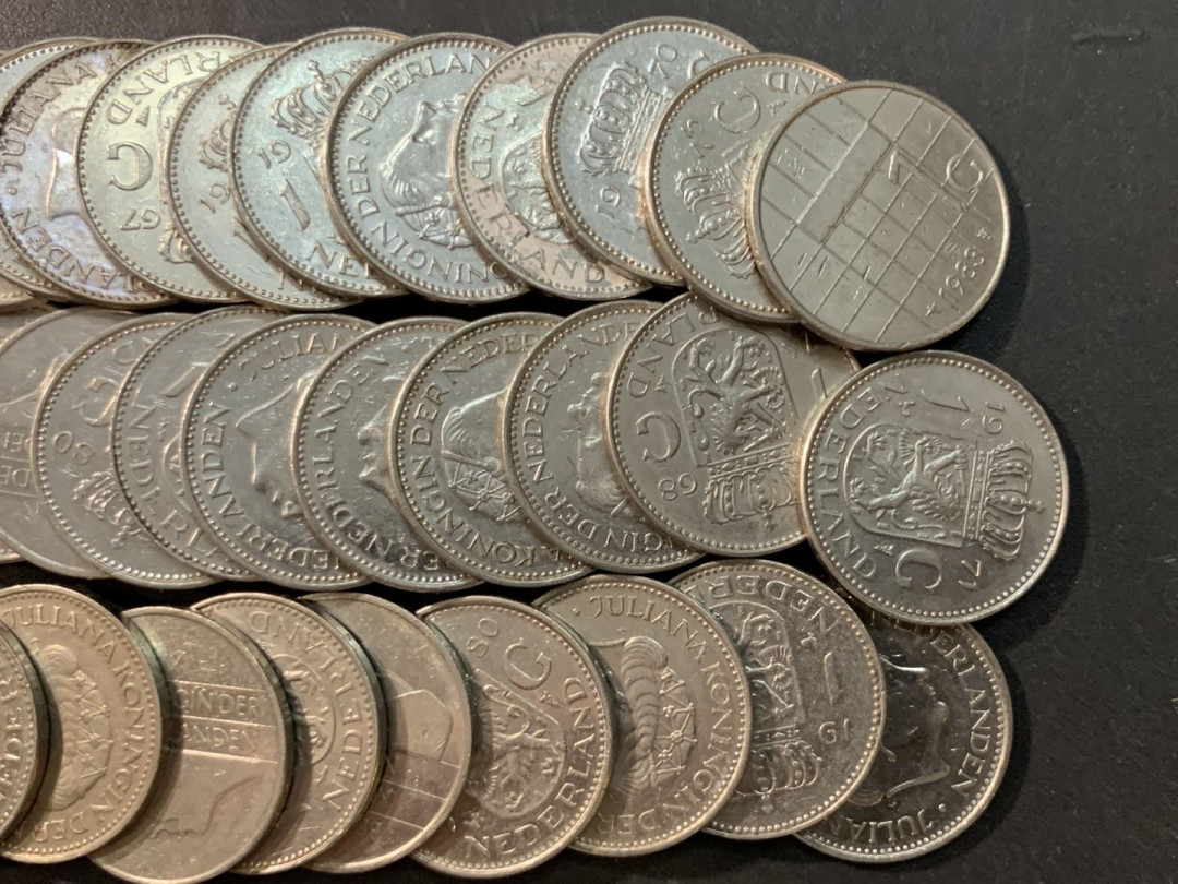 紫瑗钱币—微拍第73期  荷兰 流通币 1盾 一组33枚 两个头像