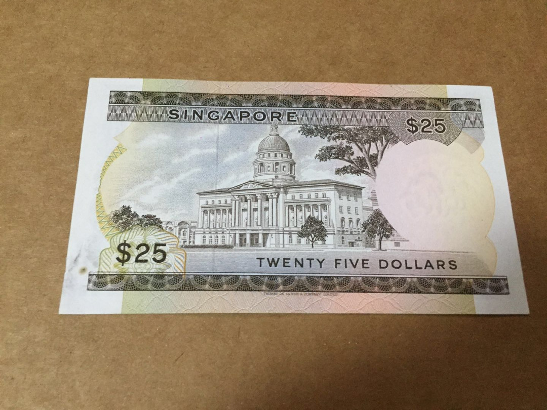 【收藏联盟】第146期拍卖——北非后花园（共50拍） 新加坡 1972年 花版25元 品相如图 新加坡财政部长韩瑞生签名 最高法院大楼