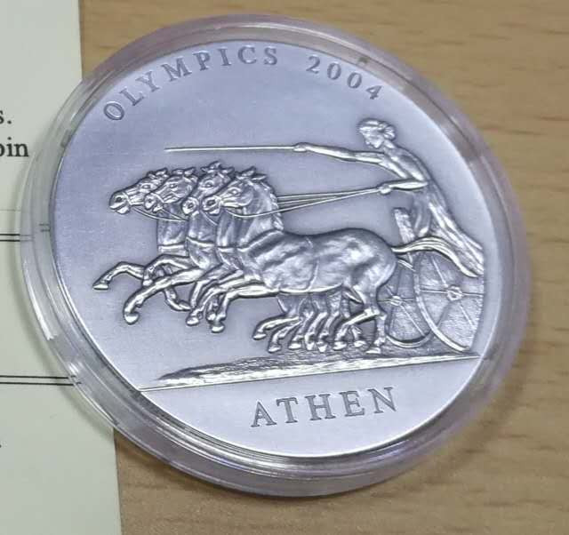北京马甸外币专卖拍卖第十一期，陆续上新，欢迎关注 2001年刚果加纳古代太阳神马车凹凸银币。每枚重1盎司，999银，品相如图