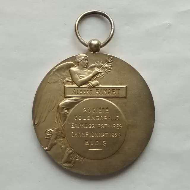 麦朵尔俱乐部第47场拍卖 1924年信鸽锦标赛获奖镀金银章带环