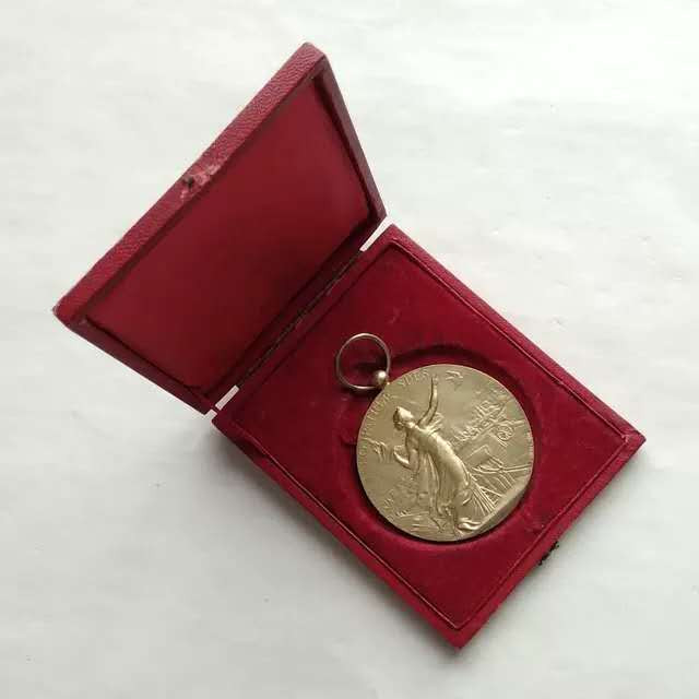 麦朵尔俱乐部第47场拍卖 1924年信鸽锦标赛获奖镀金银章带环