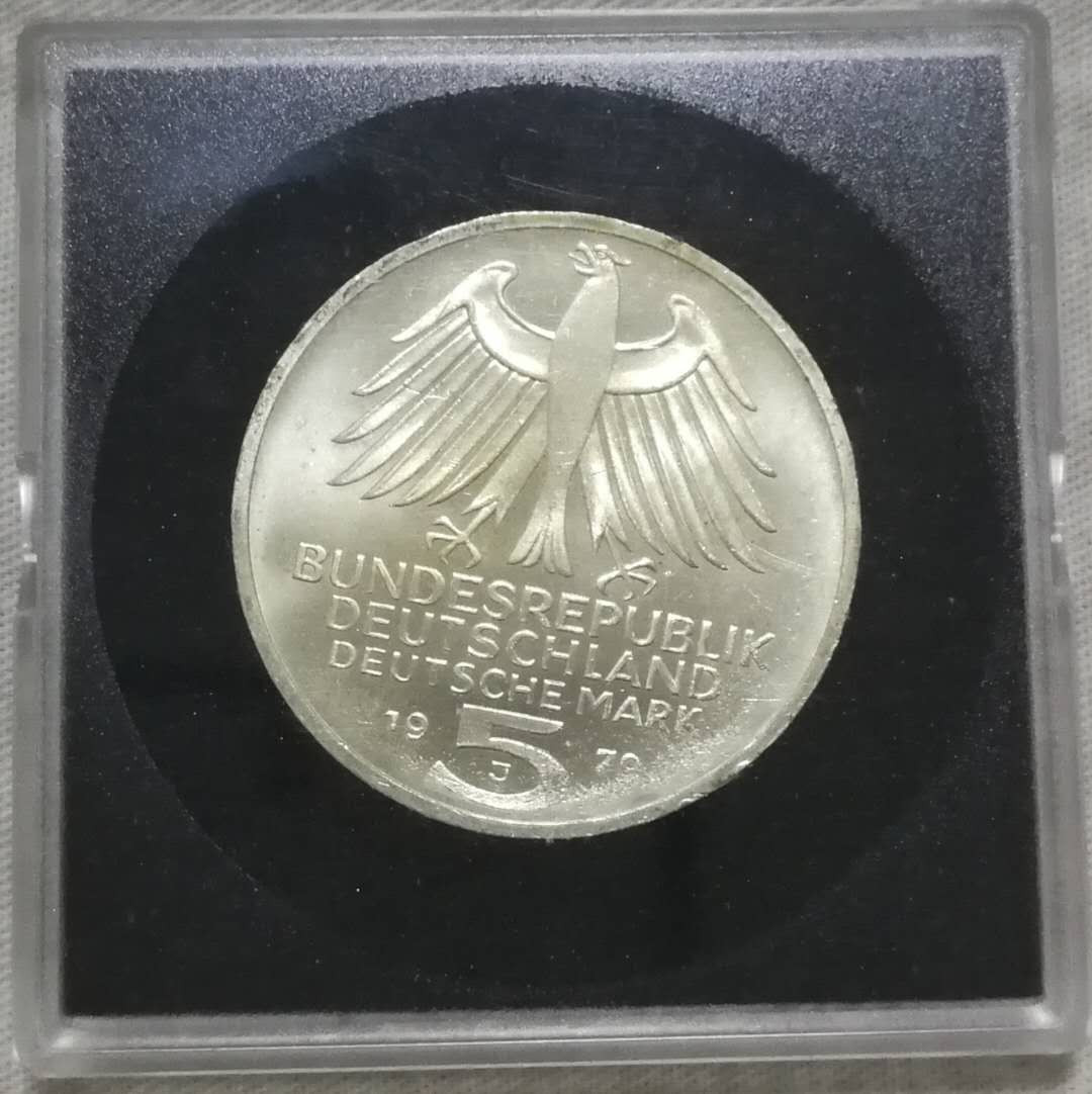 北京马甸外币专卖拍卖第十一期，陆续上新，欢迎关注 1979年德国5马克银币，重11.2克。625银，品相如图