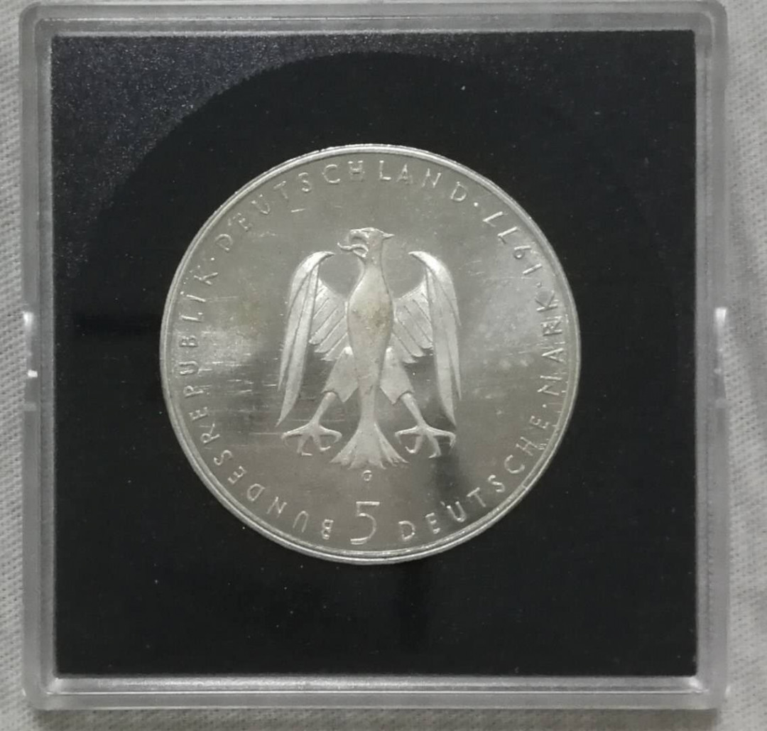 北京马甸外币专卖拍卖第十一期，陆续上新，欢迎关注 1977年德国5马克银币，重11.2克。625银，品相如图