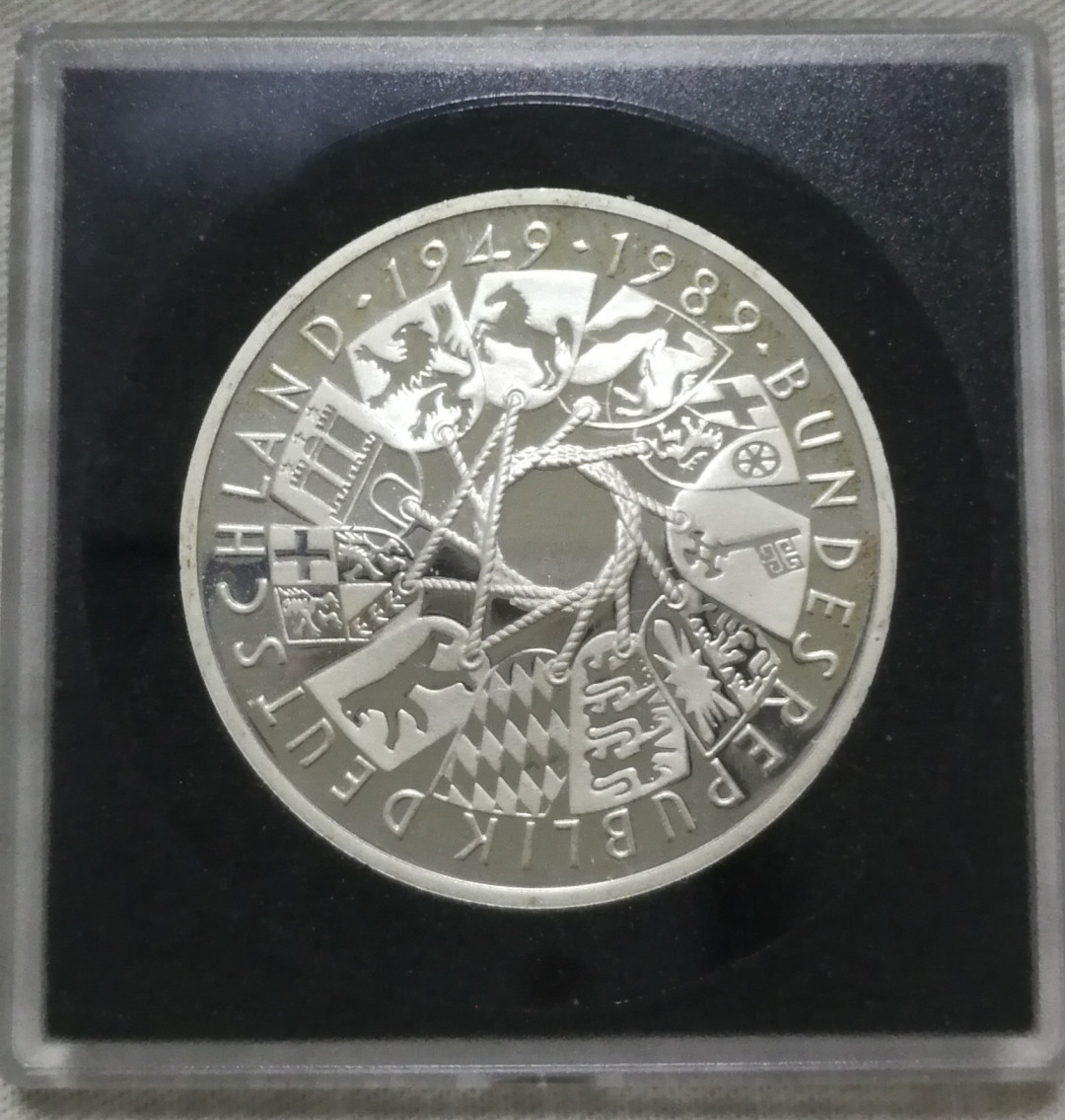 北京马甸外币专卖拍卖第十一期，陆续上新，欢迎关注 1989年德国10马克精制银币，重15.5克，625银，品相如图
