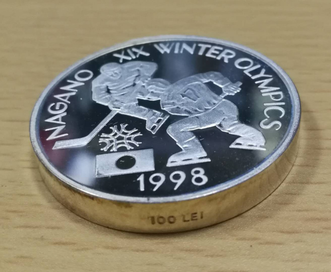 北京马甸外币专卖拍卖第十一期，陆续上新，欢迎关注 1998年罗马尼亚纪念亚特兰大奥运会加厚银币，重53.8克，925银。罕见品种，发行量不详，该币不加厚的发行量125枚