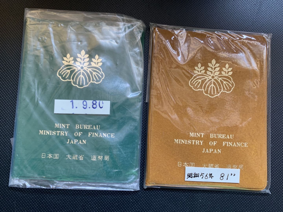 外币馆第52期拍卖场#外国纸币硬币混合场 全新UNC日本1980年➕1981钱币护照两本有原厂介绍生肖纪念章