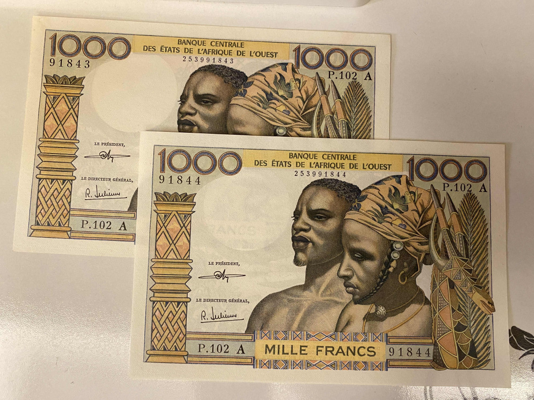 【收藏联盟】第148期拍卖——港澳风云（共55拍） 【一组2张】法属西非 1959-65年 1000法郎 UNC-（微黄）
