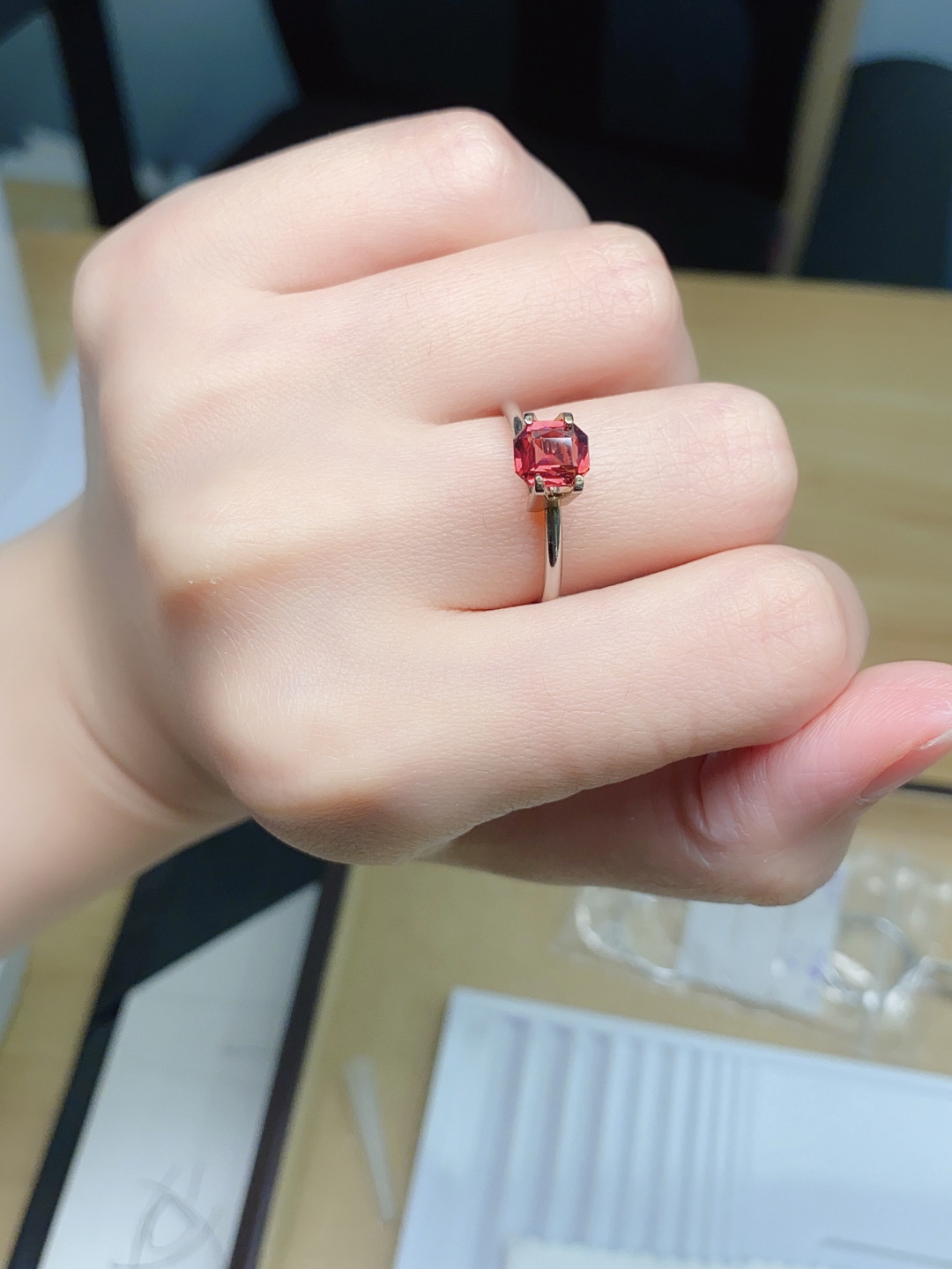 【6月13日 多种裸石 设定款】集合专场 GARNET 天然红石榴 0.97克拉 裸石 无证书