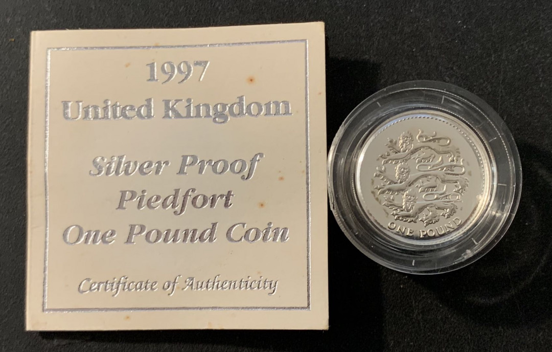 紫瑗钱币—微拍第78期  英国 1997年 英格兰盾徽 1磅 加厚 银币 19克 0.925银 精制 原盒证书
