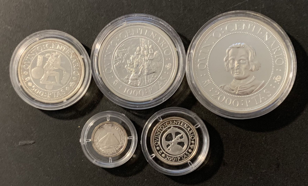 紫瑗钱币—微拍第78期  西班牙 1989年 发现美洲大陆 100 200 500 1000 2000比塞塔 共52.3克 0.925银 精制 原盒