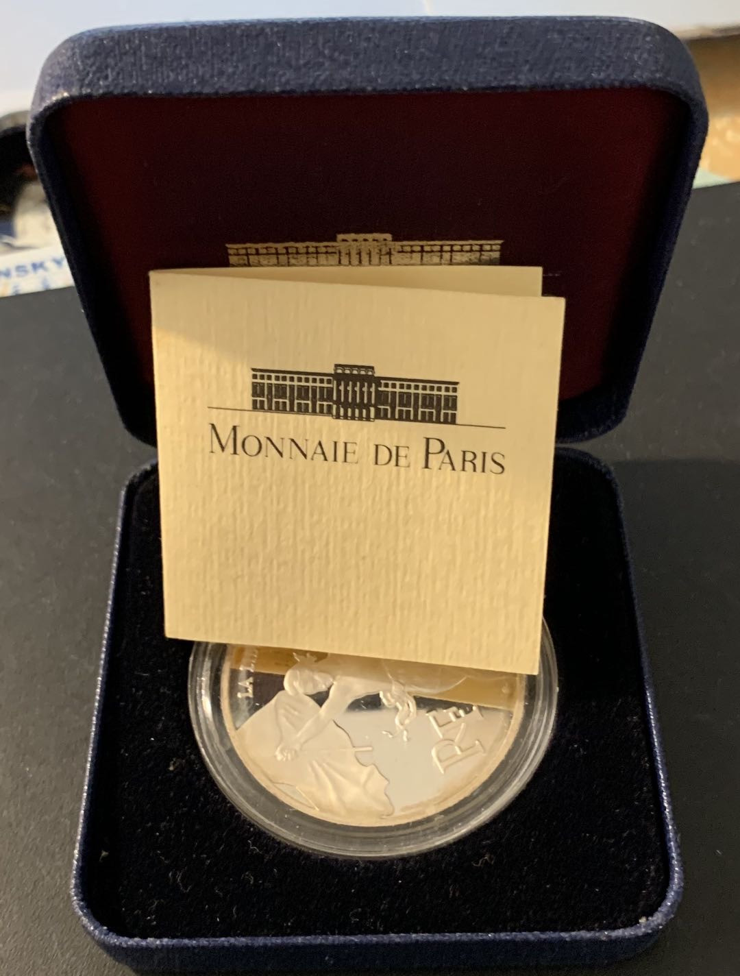 紫瑗钱币—微拍第78期  法国 1993年 卢浮宫 100法郎 22.2克 0.9银 精制 原盒证书