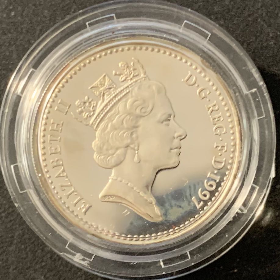 紫瑗钱币—微拍第78期  英国 1997年 英格兰盾徽 1磅 加厚 银币 19克 0.925银 精制 原盒证书