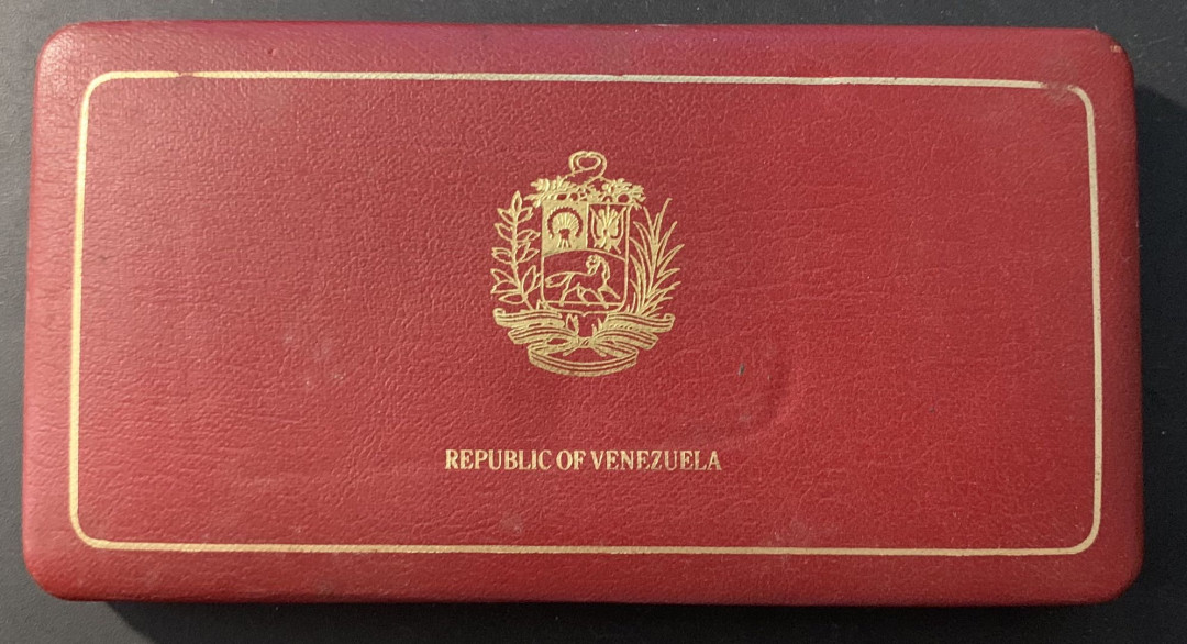 紫瑗钱币—微拍第78期  委内瑞拉 1975年 雪豹 穿山甲 25 50玻璃瓦尔 共63.28克 0.925银 精制 原盒证书 少