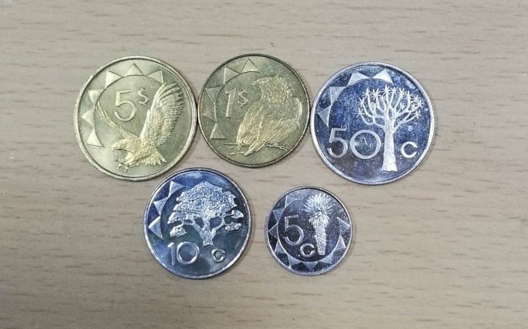 北京马甸外币专卖第十二期拍卖，非贵金属硬币专场。陆续上新，欢迎关注 纳米比亚流通币5枚/套，品相如图
